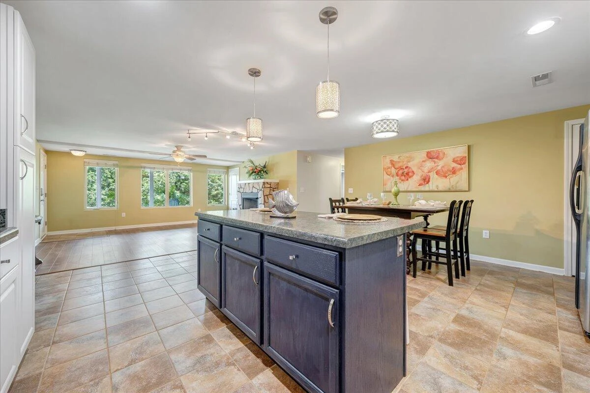1076 Shorevue CIR - Photo 24