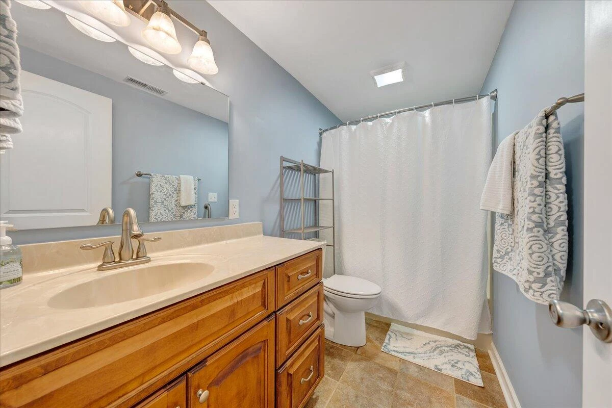 1076 Shorevue CIR - Photo 31