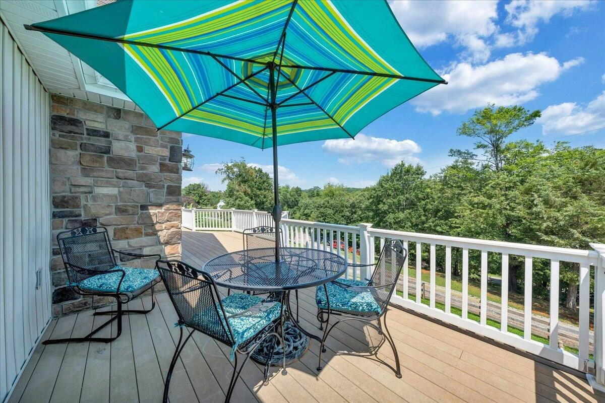 1076 Shorevue CIR - Photo 37
