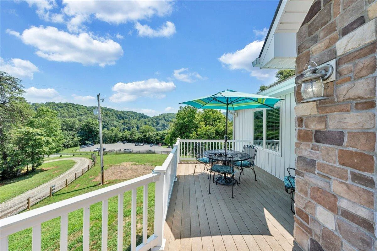 1076 Shorevue CIR - Photo 38