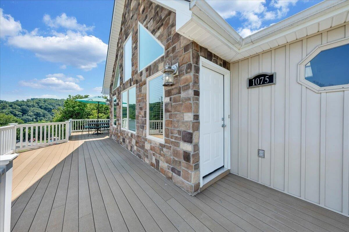 1076 Shorevue CIR - Photo 39