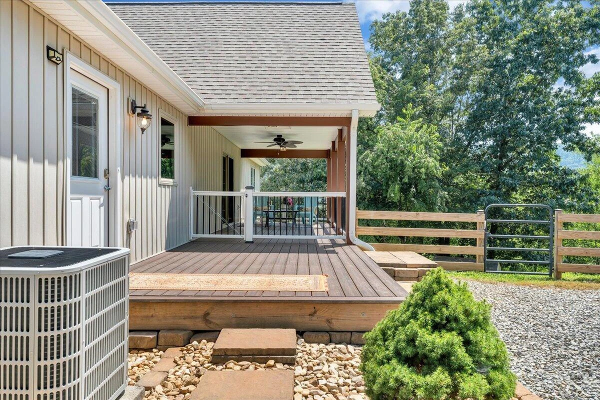 1076 Shorevue CIR - Photo 40