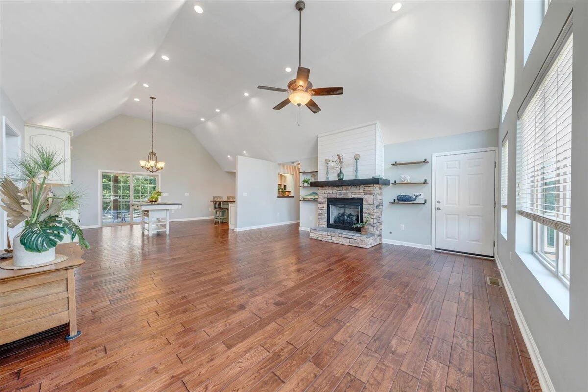 1076 Shorevue CIR - Photo 6