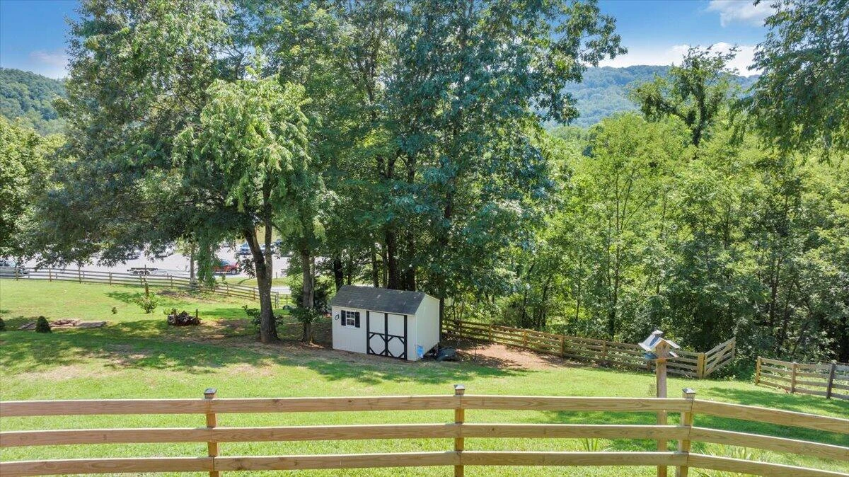 1076 Shorevue CIR - Photo 42