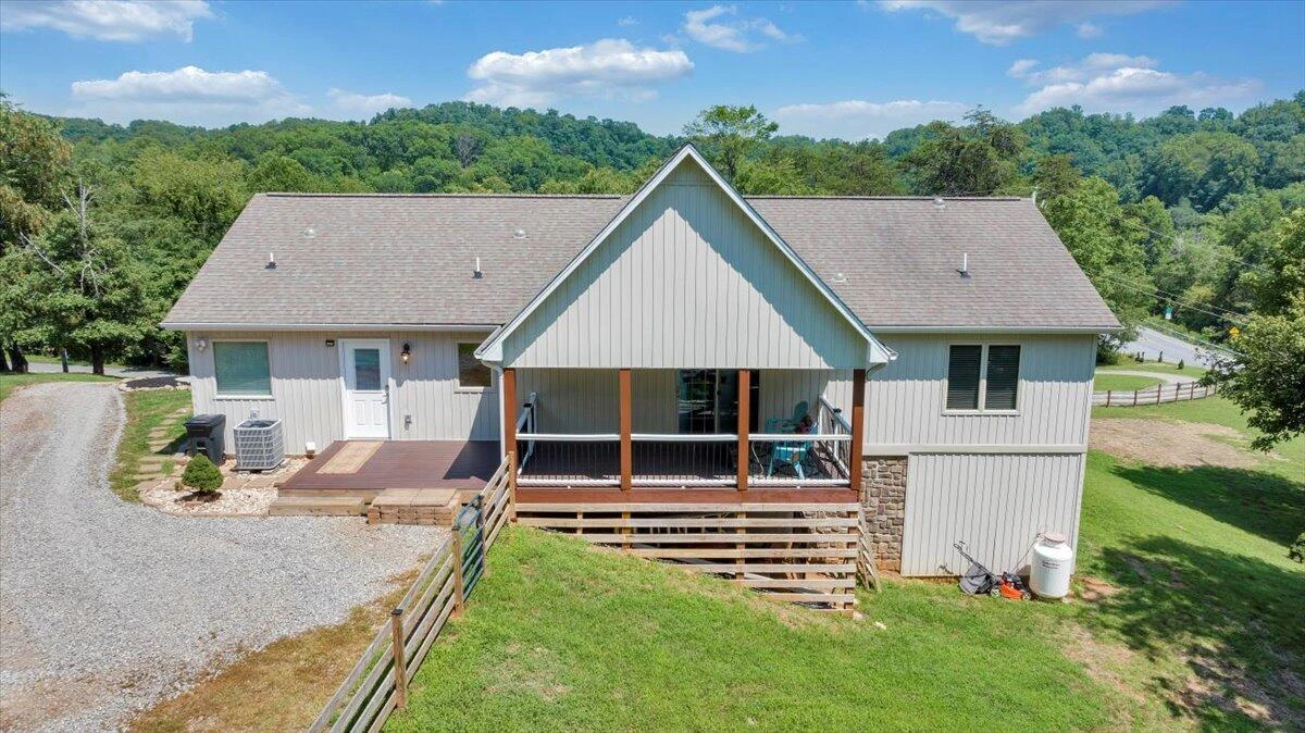 1076 Shorevue CIR - Photo 43