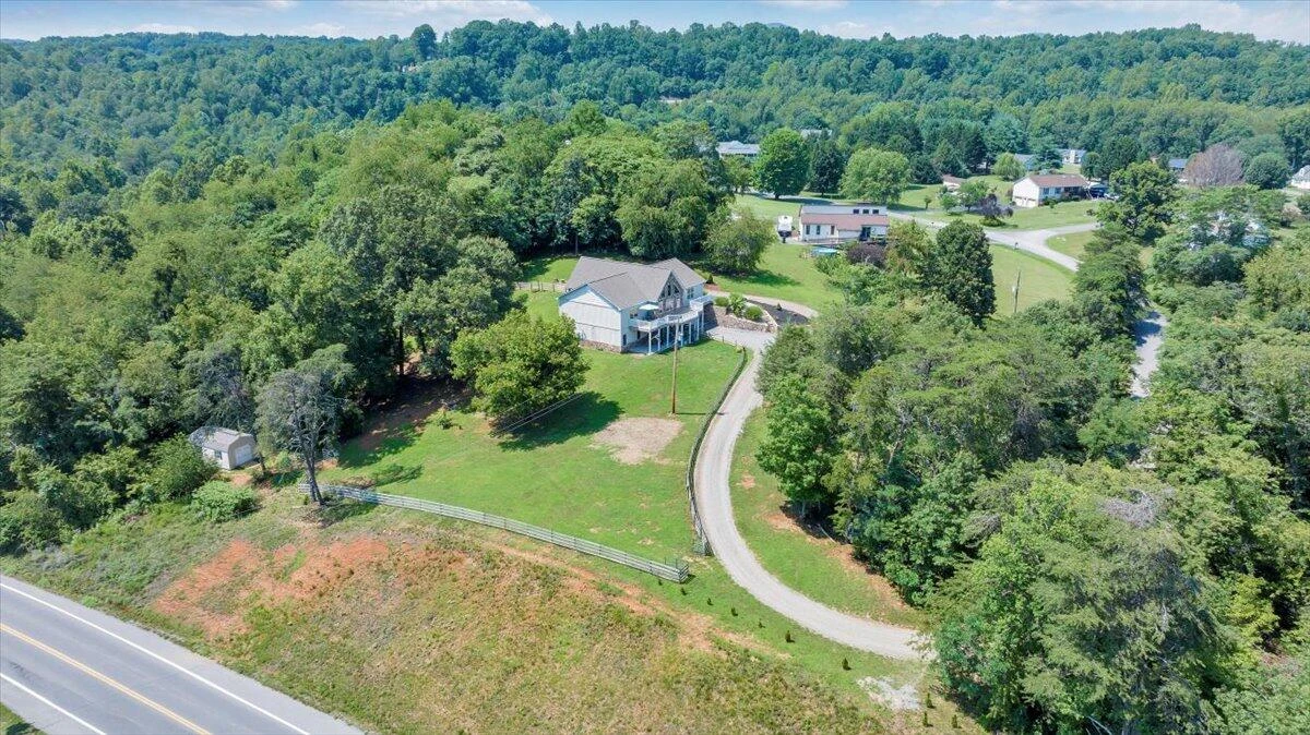 1076 Shorevue CIR - Photo 48