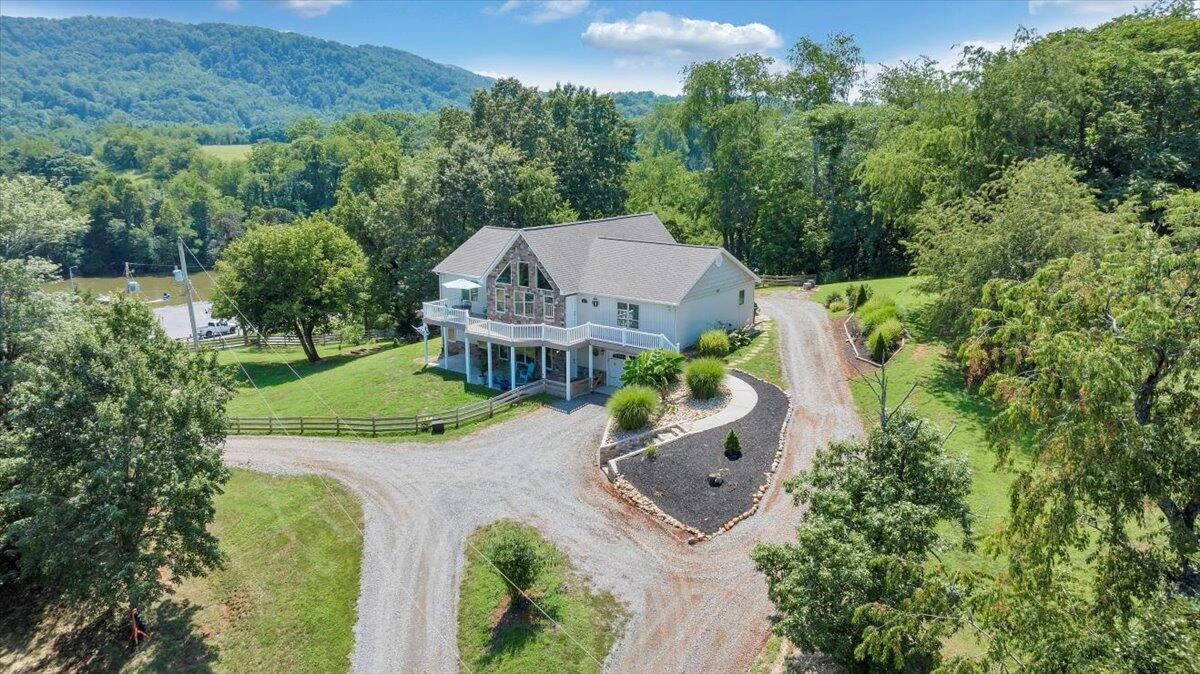 1076 Shorevue CIR - Photo 49