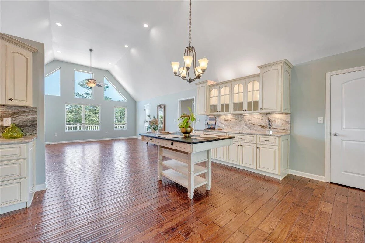1076 Shorevue CIR - Photo 7