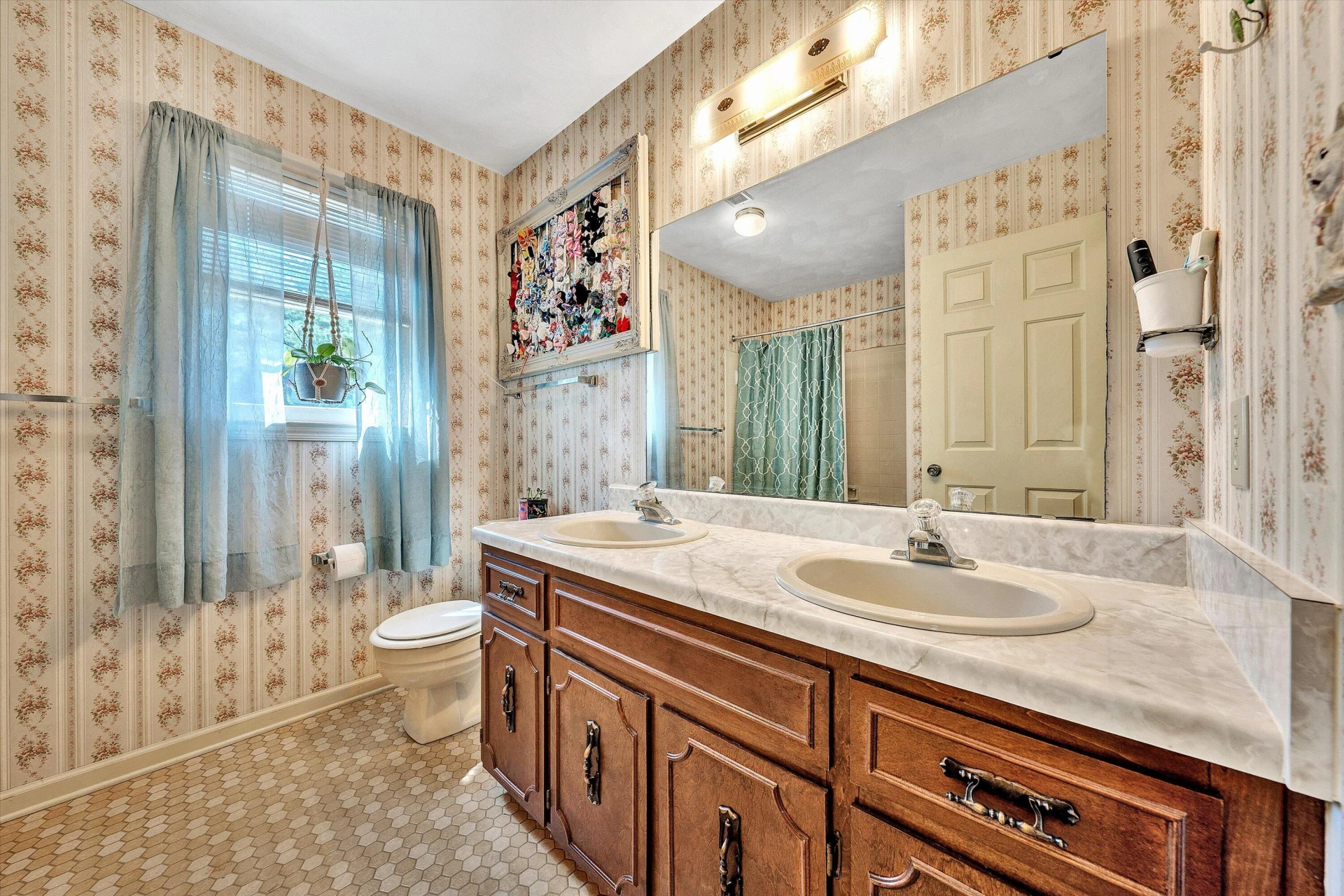2402 Coachman DR - Photo 26