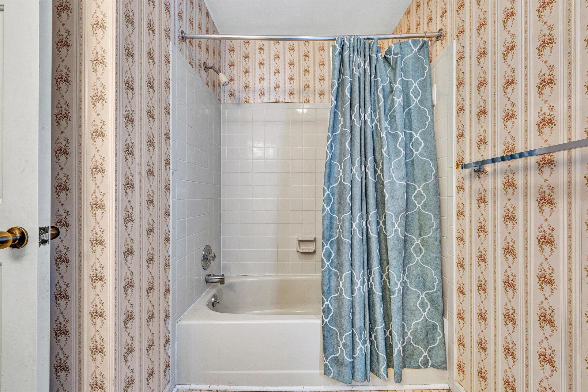 2402 Coachman DR - Photo 27