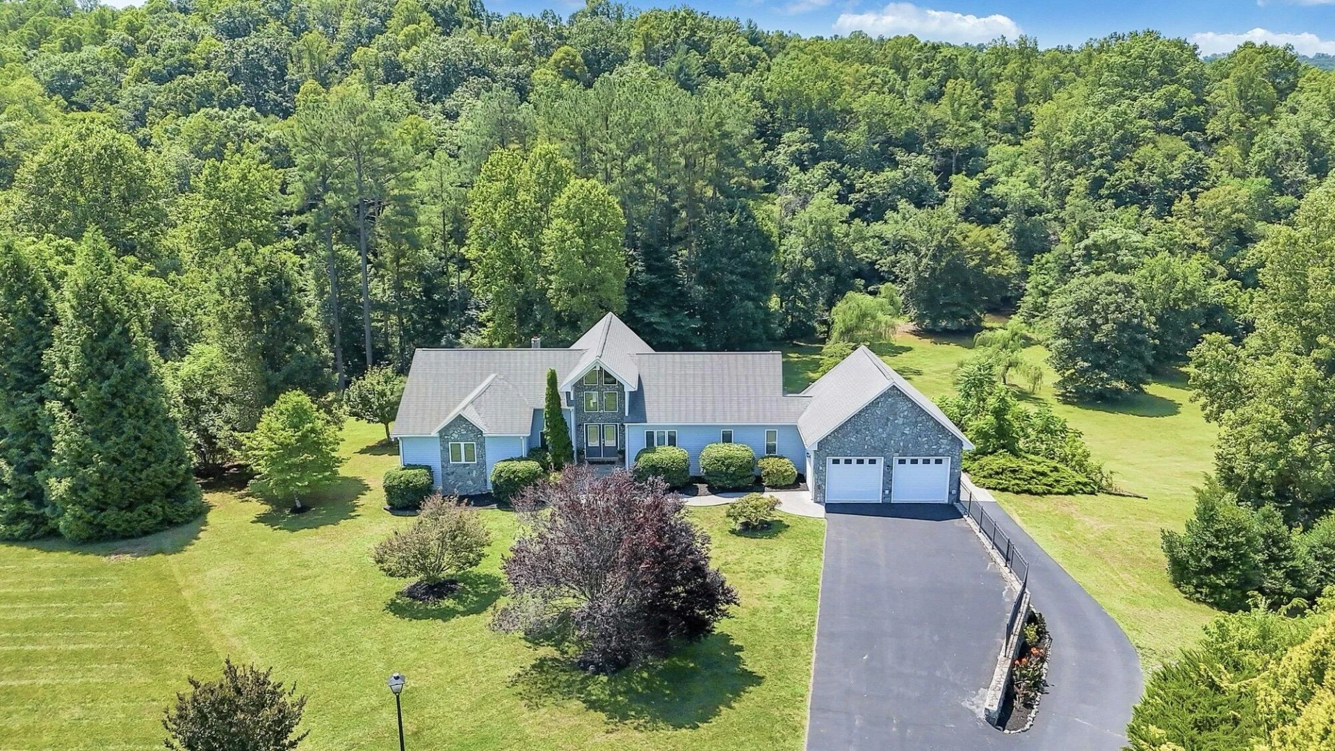 1860 Riverbend DR - Photo 2