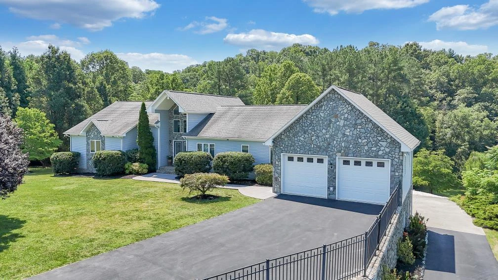 1860 Riverbend DR - Photo 4