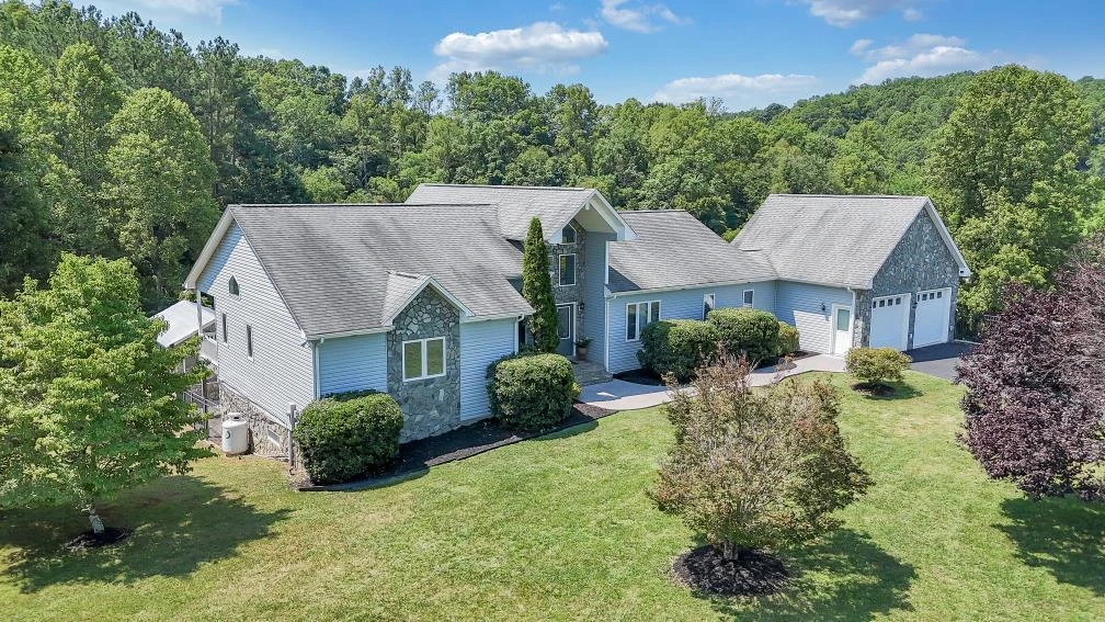 1860 Riverbend DR - Photo 5