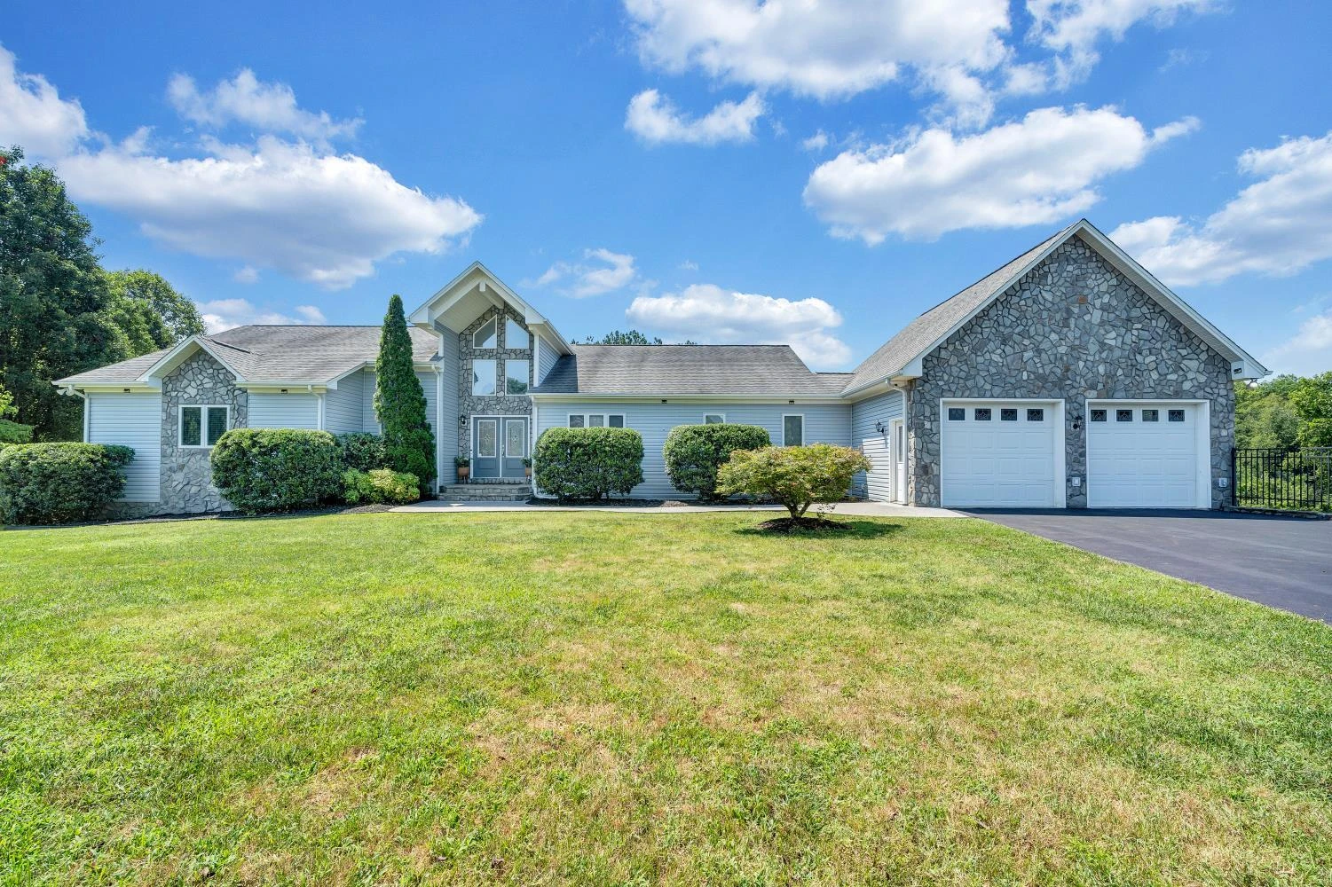 1860 Riverbend DR - Photo 6