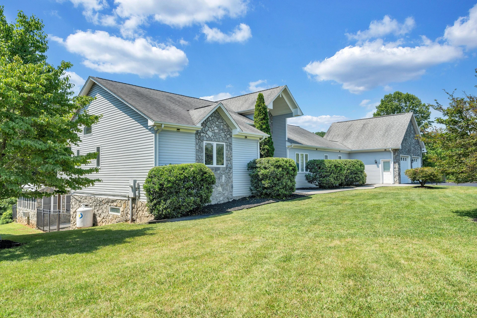 1860 Riverbend DR - Photo 81