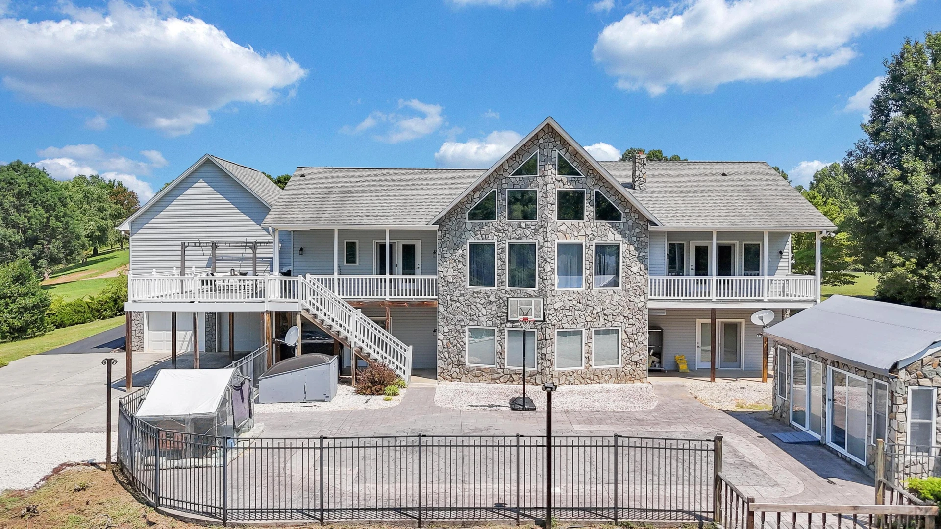 1860 Riverbend DR - Photo 93