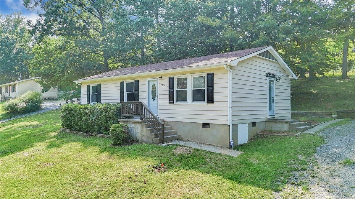 912 Little Catawba Creek RD - Photo 2