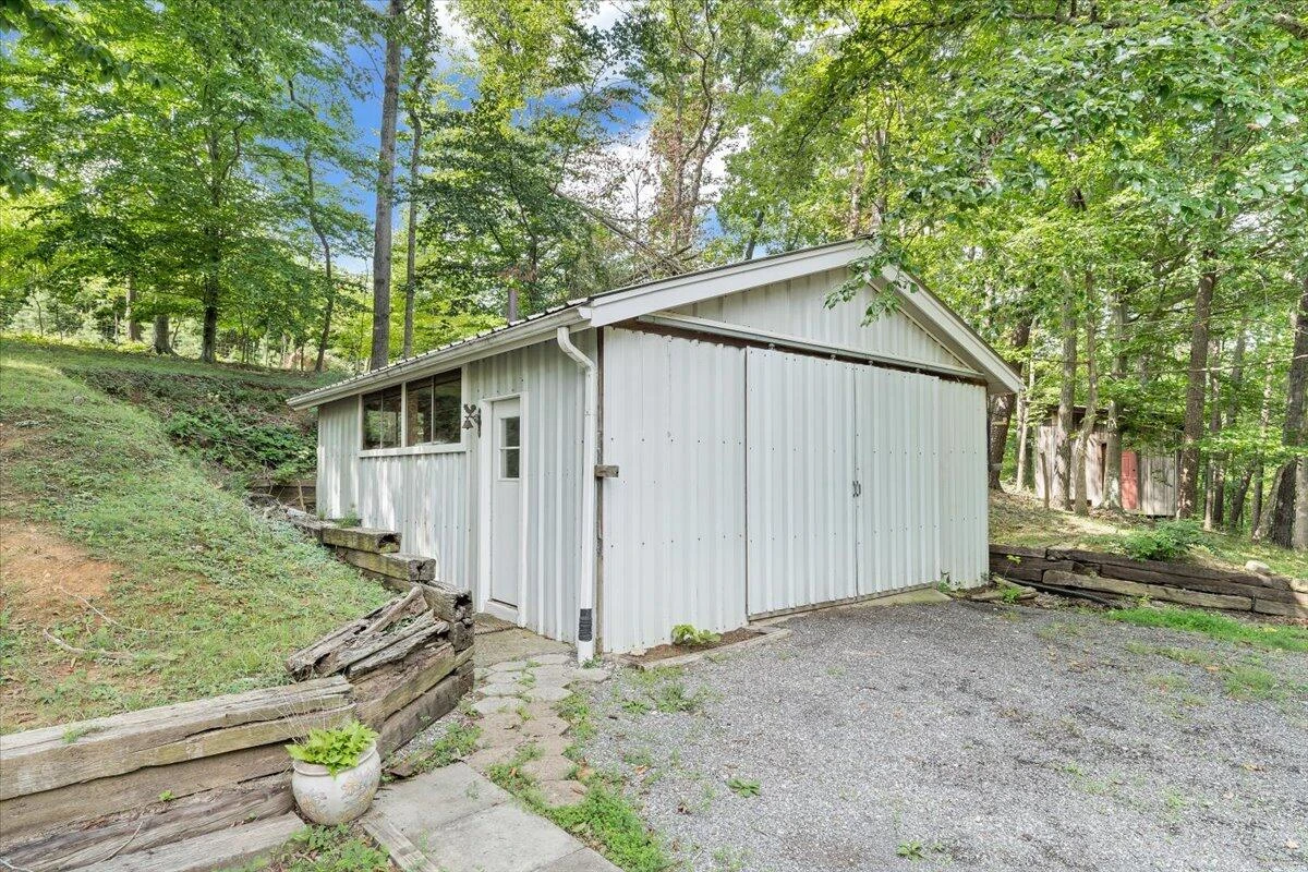 912 Little Catawba Creek RD - Photo 23