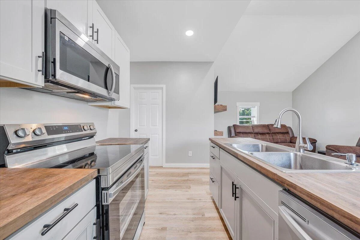 705 Virginia AVE - Photo 10