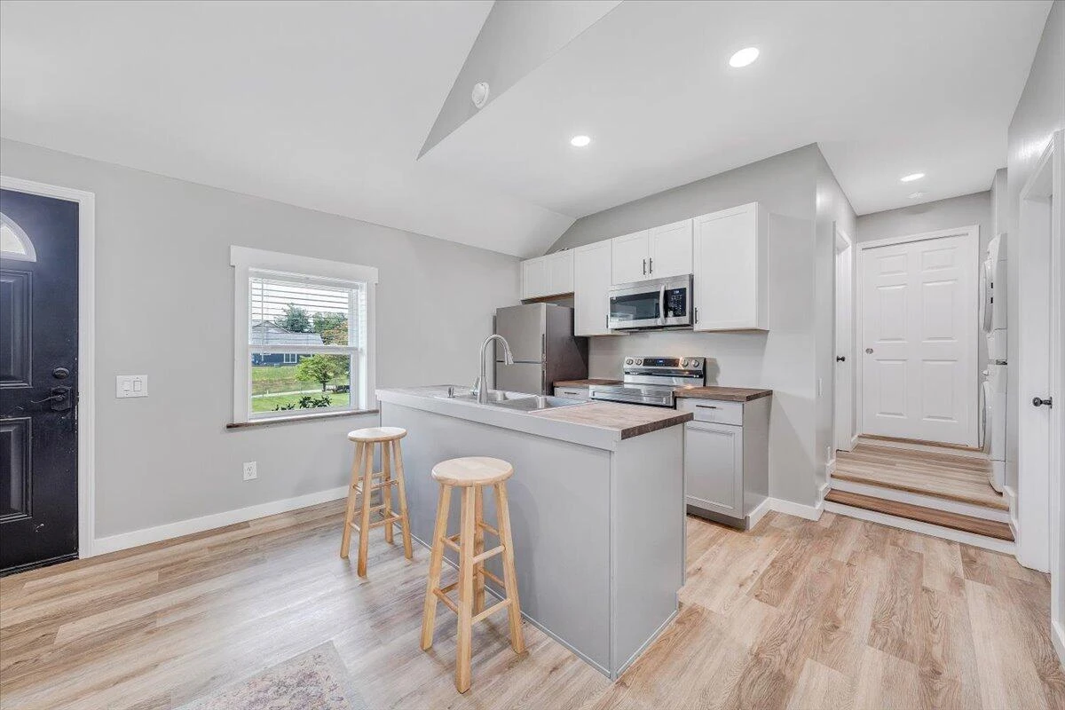 705 Virginia AVE - Photo 11