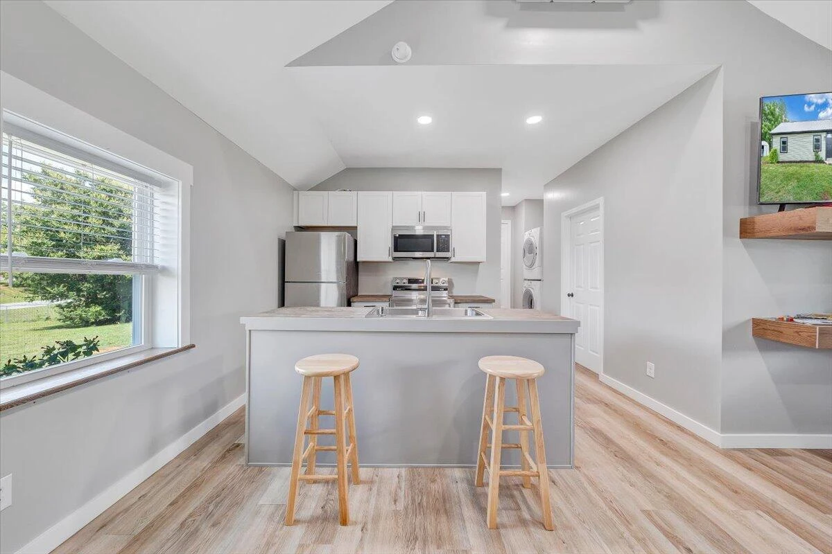 705 Virginia AVE - Photo 12
