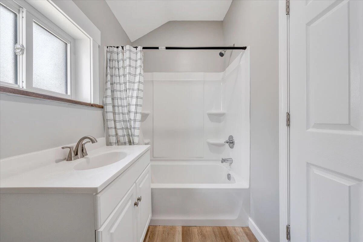 705 Virginia AVE - Photo 15