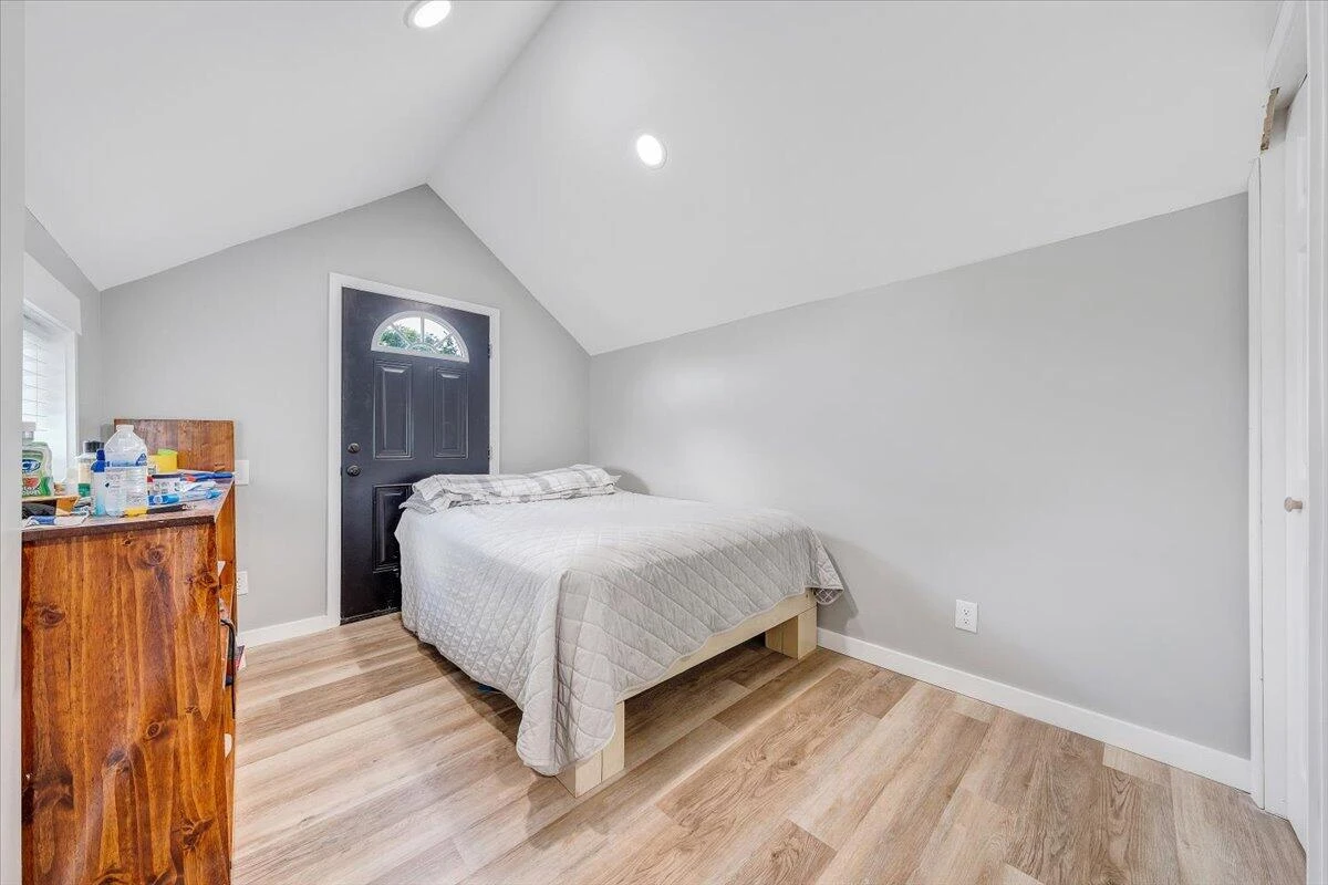 705 Virginia AVE - Photo 19
