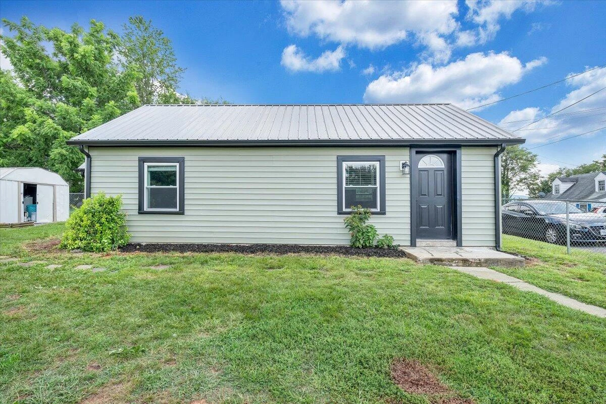 705 Virginia AVE - Photo 2