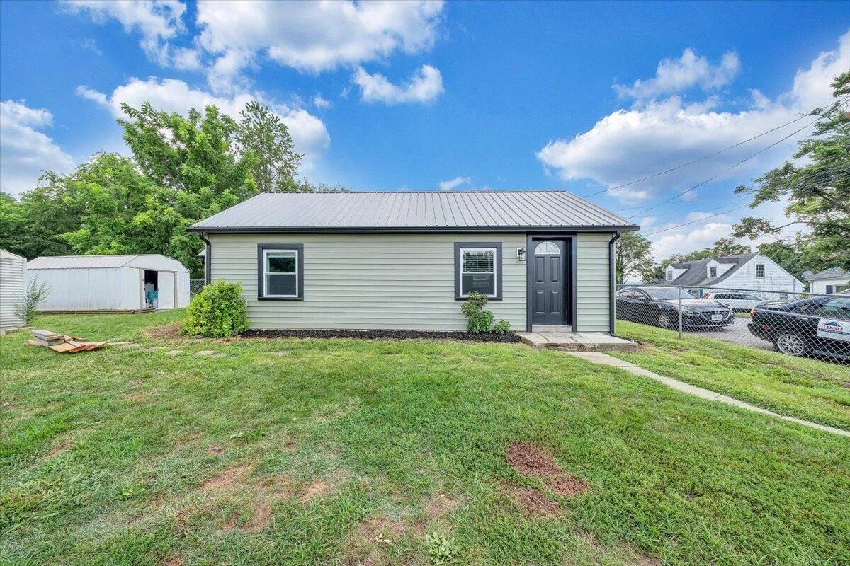 705 Virginia AVE - Photo 21