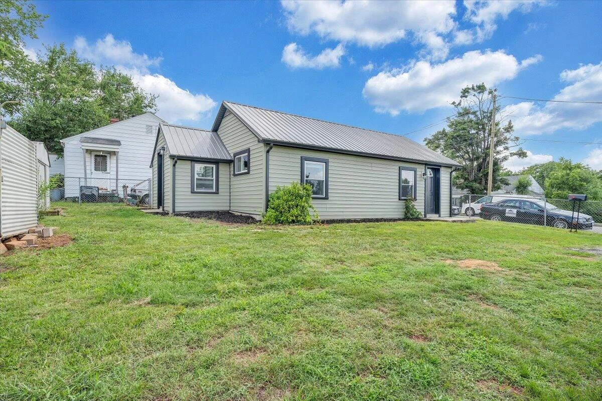 705 Virginia AVE - Photo 22