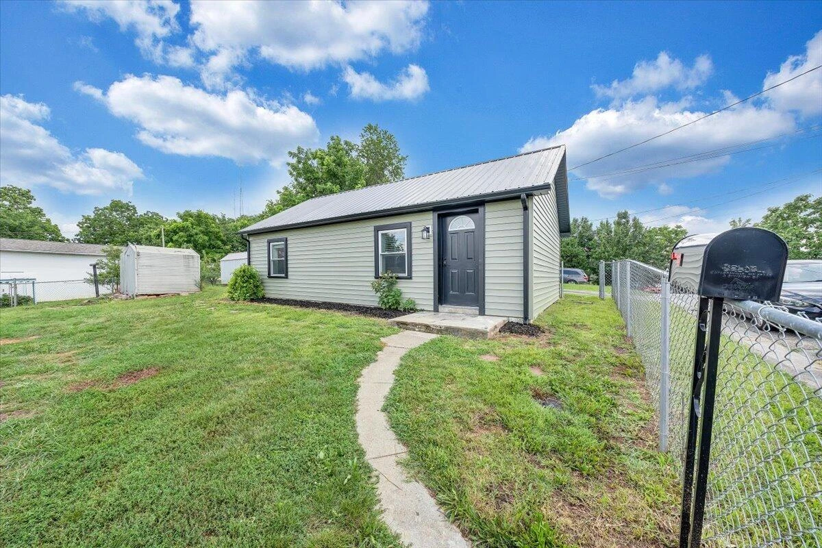 705 Virginia AVE - Photo 23