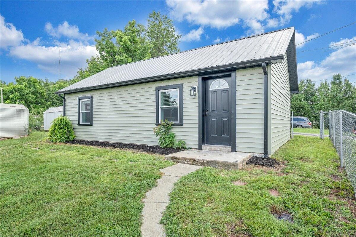 705 Virginia AVE - Photo 24