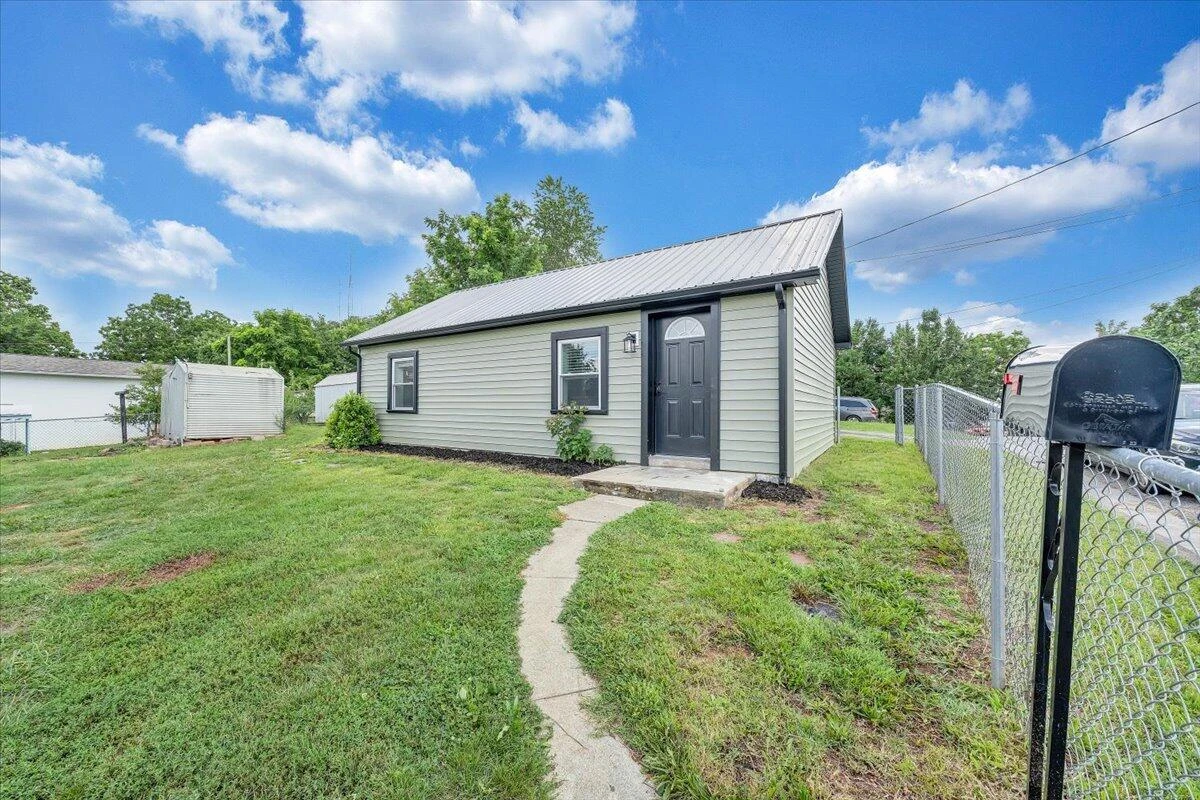 705 Virginia AVE - Photo 25