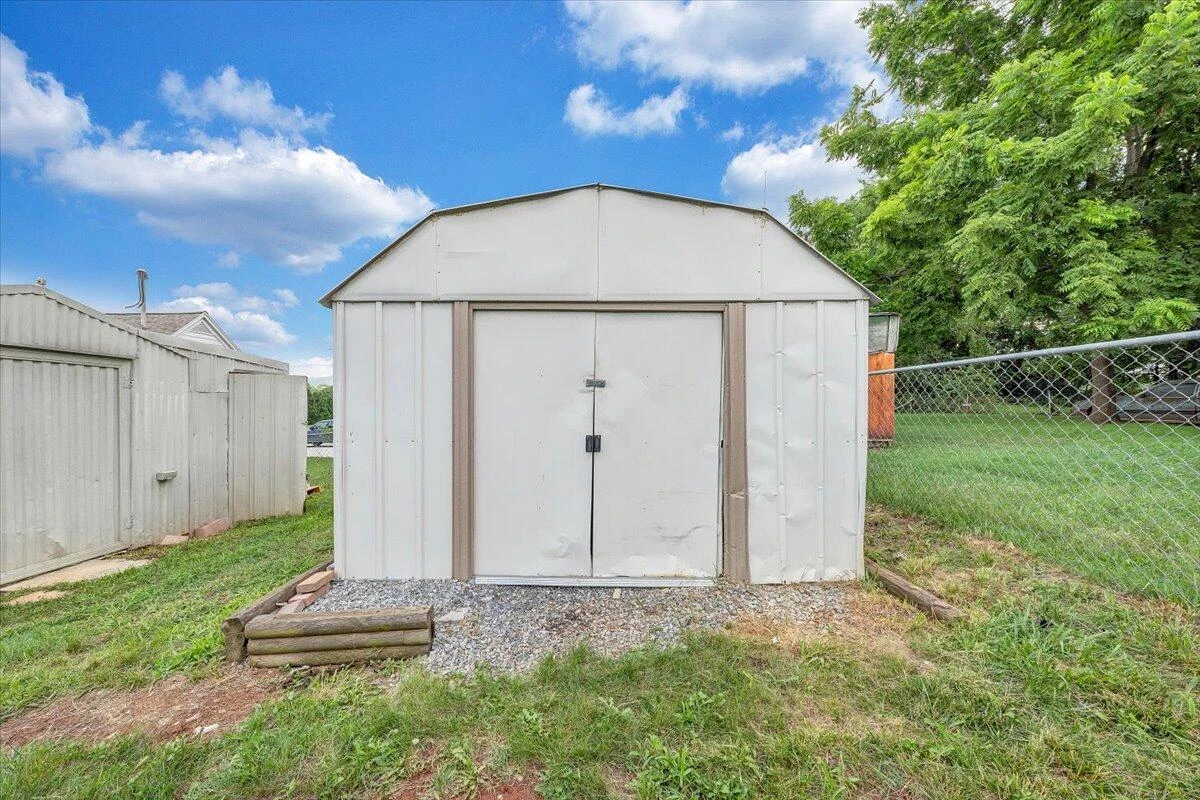 705 Virginia AVE - Photo 27