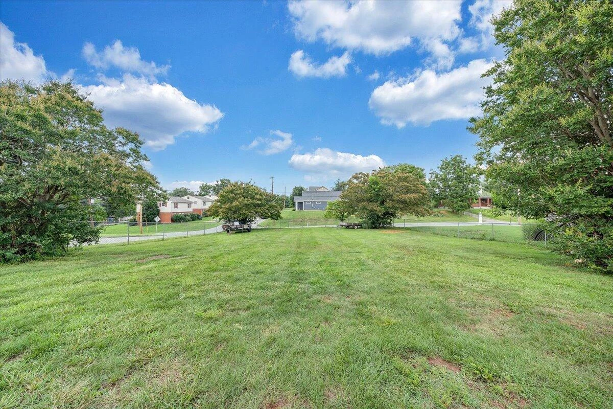 705 Virginia AVE - Photo 29