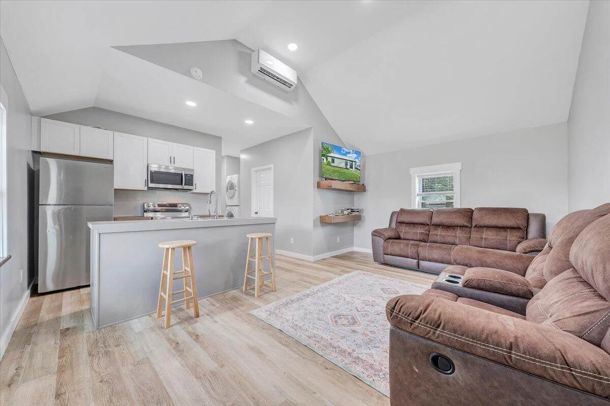 705 Virginia AVE - Photo 3