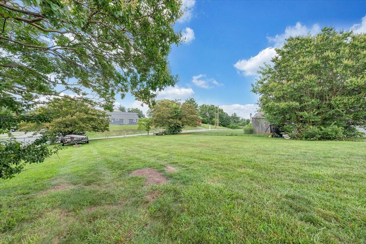 705 Virginia AVE - Photo 30