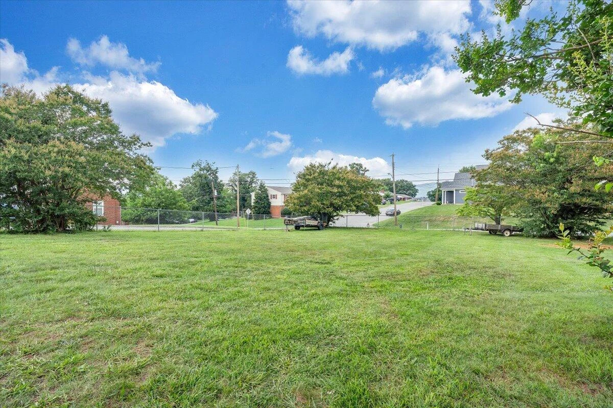705 Virginia AVE - Photo 31