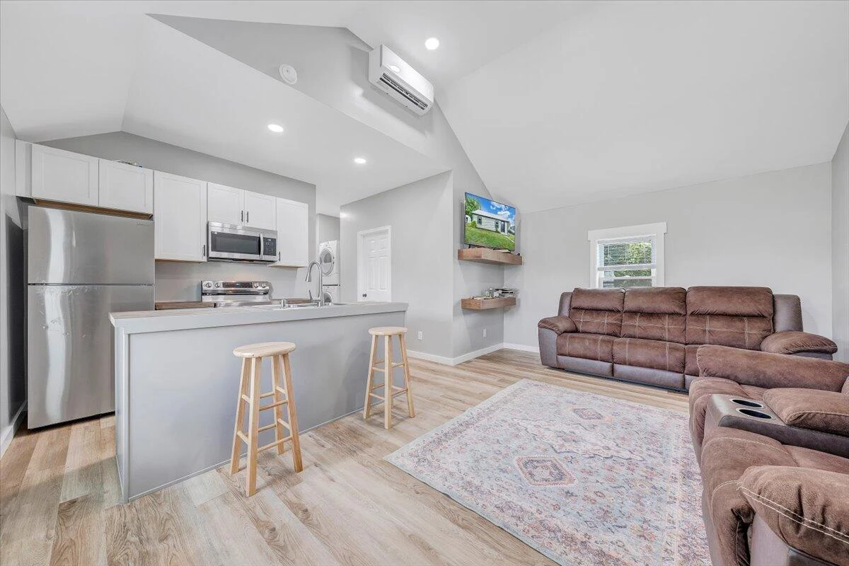 705 Virginia AVE - Photo 4