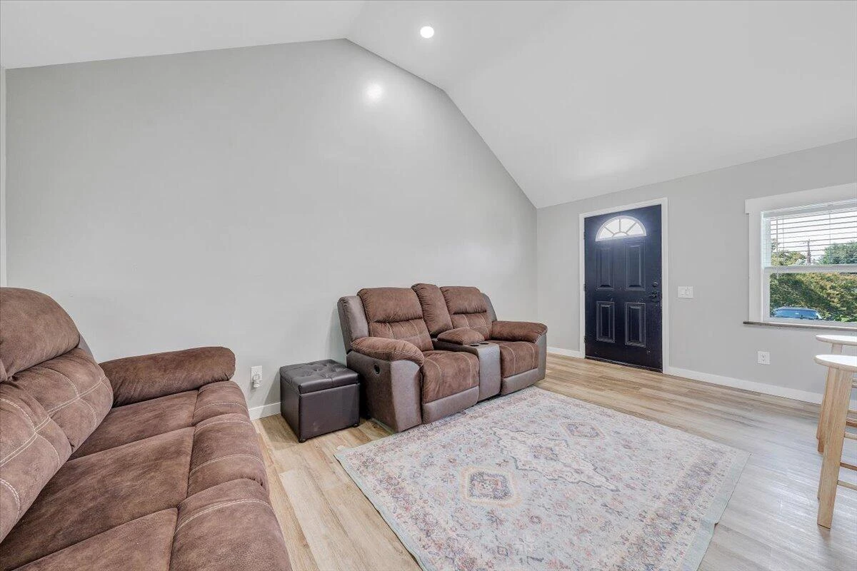 705 Virginia AVE - Photo 6