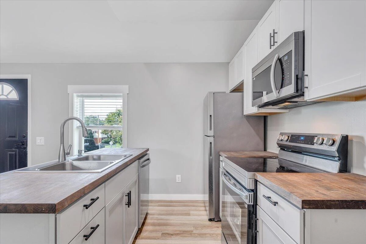 705 Virginia AVE - Photo 8