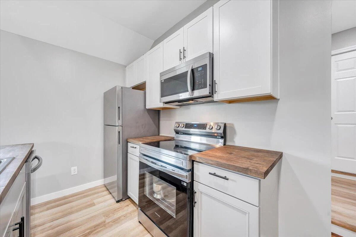 705 Virginia AVE - Photo 9