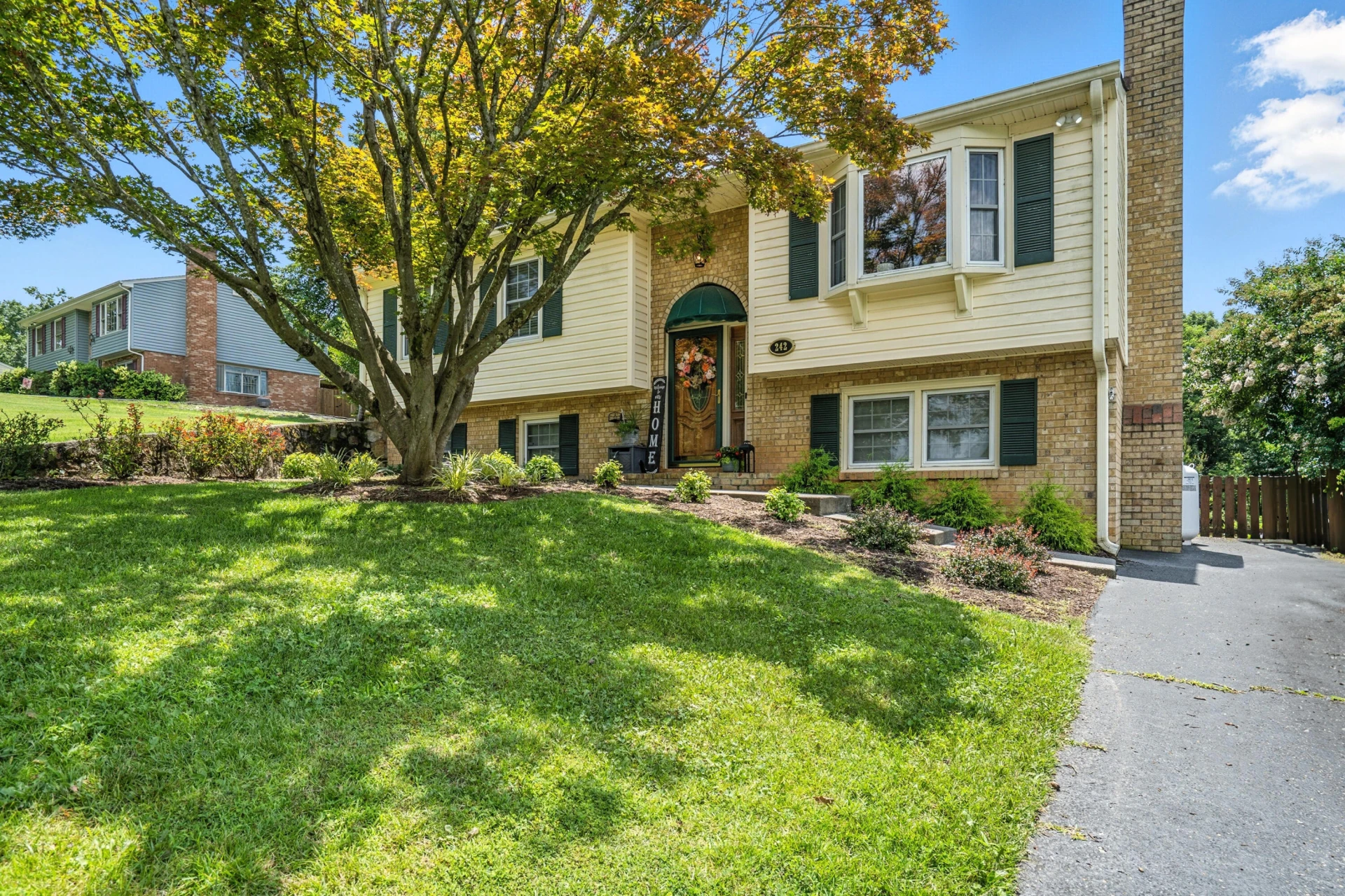 242 Woodlawn AVE
