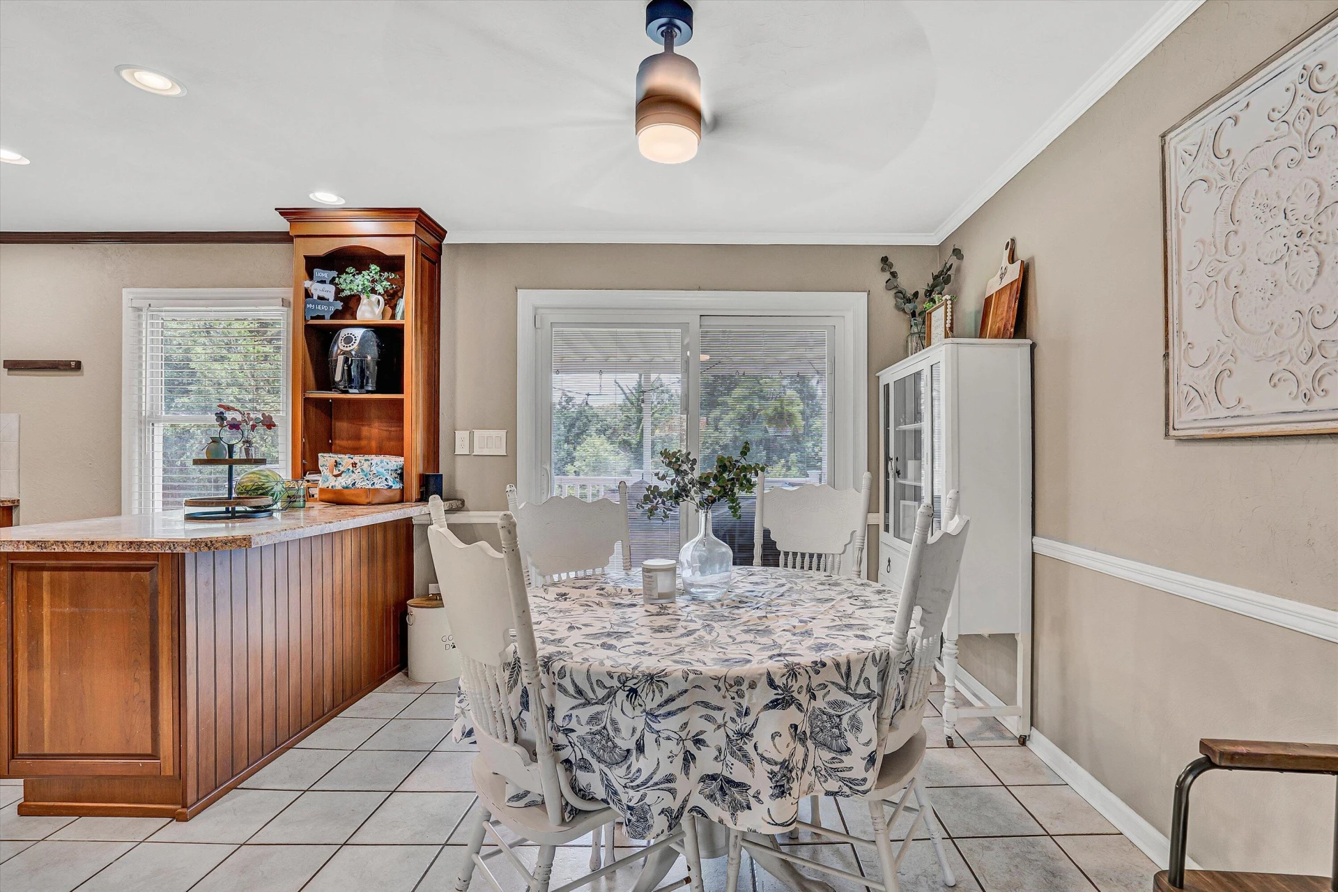 242 Woodlawn AVE - Photo 10