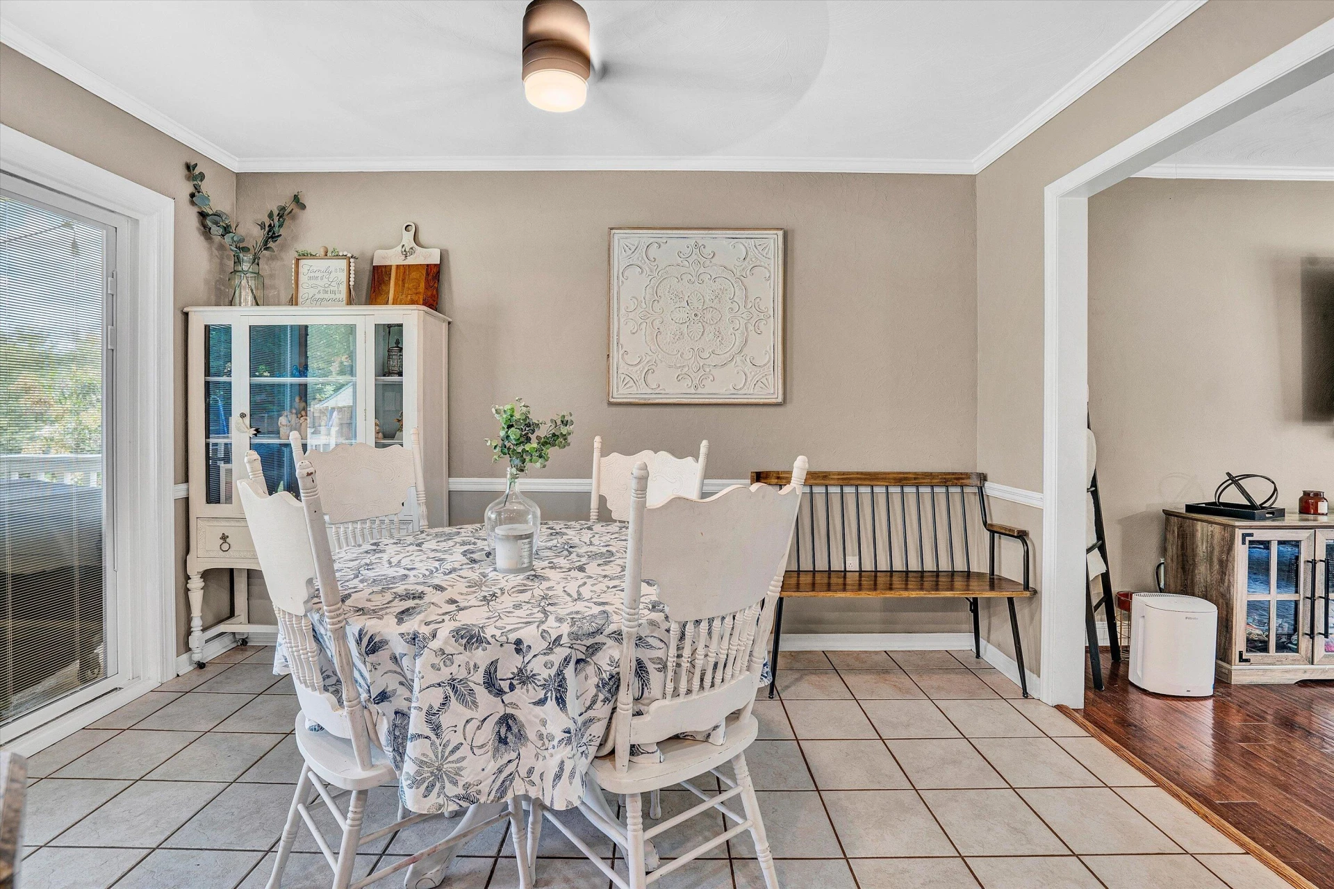 242 Woodlawn AVE - Photo 11