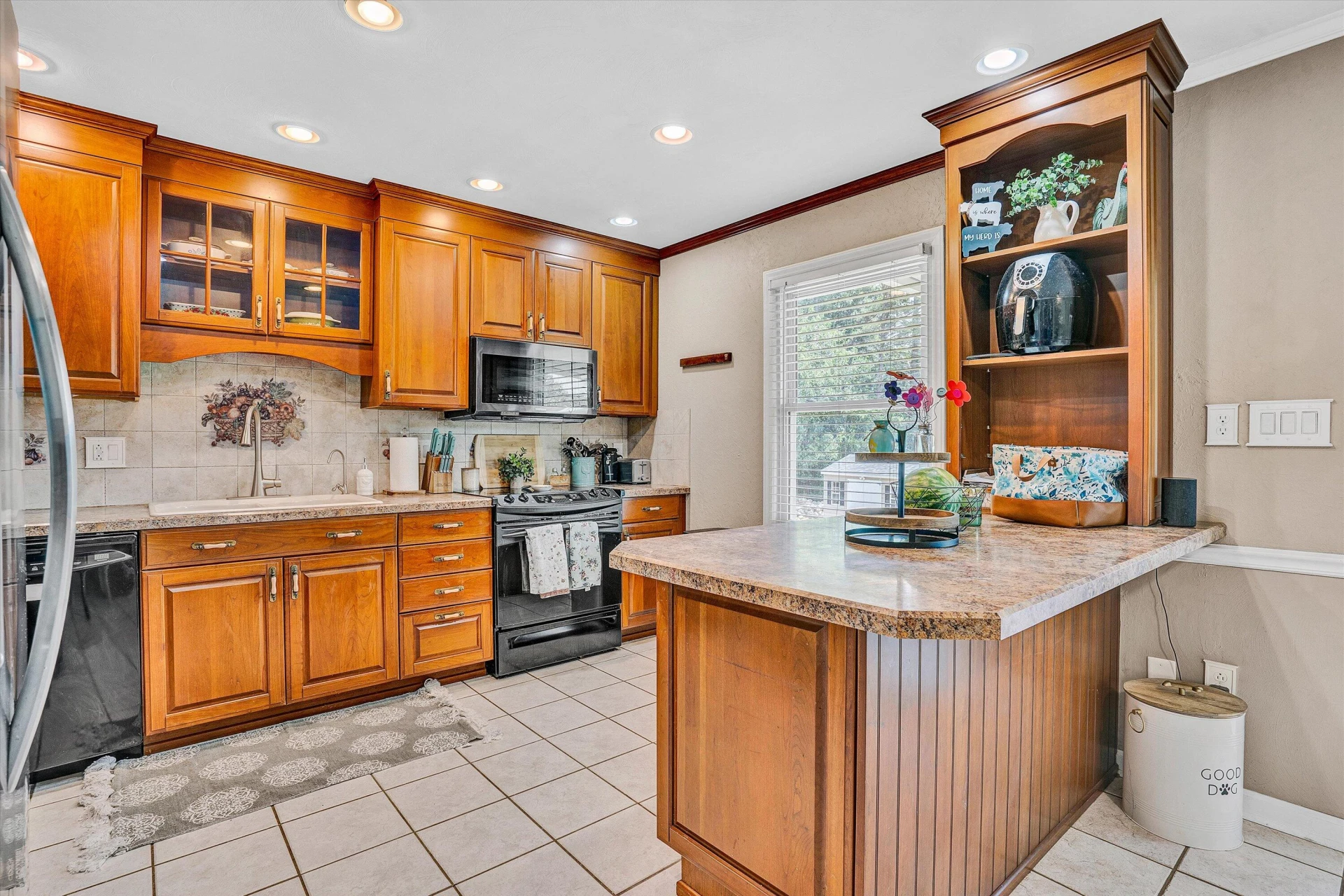 242 Woodlawn AVE - Photo 13