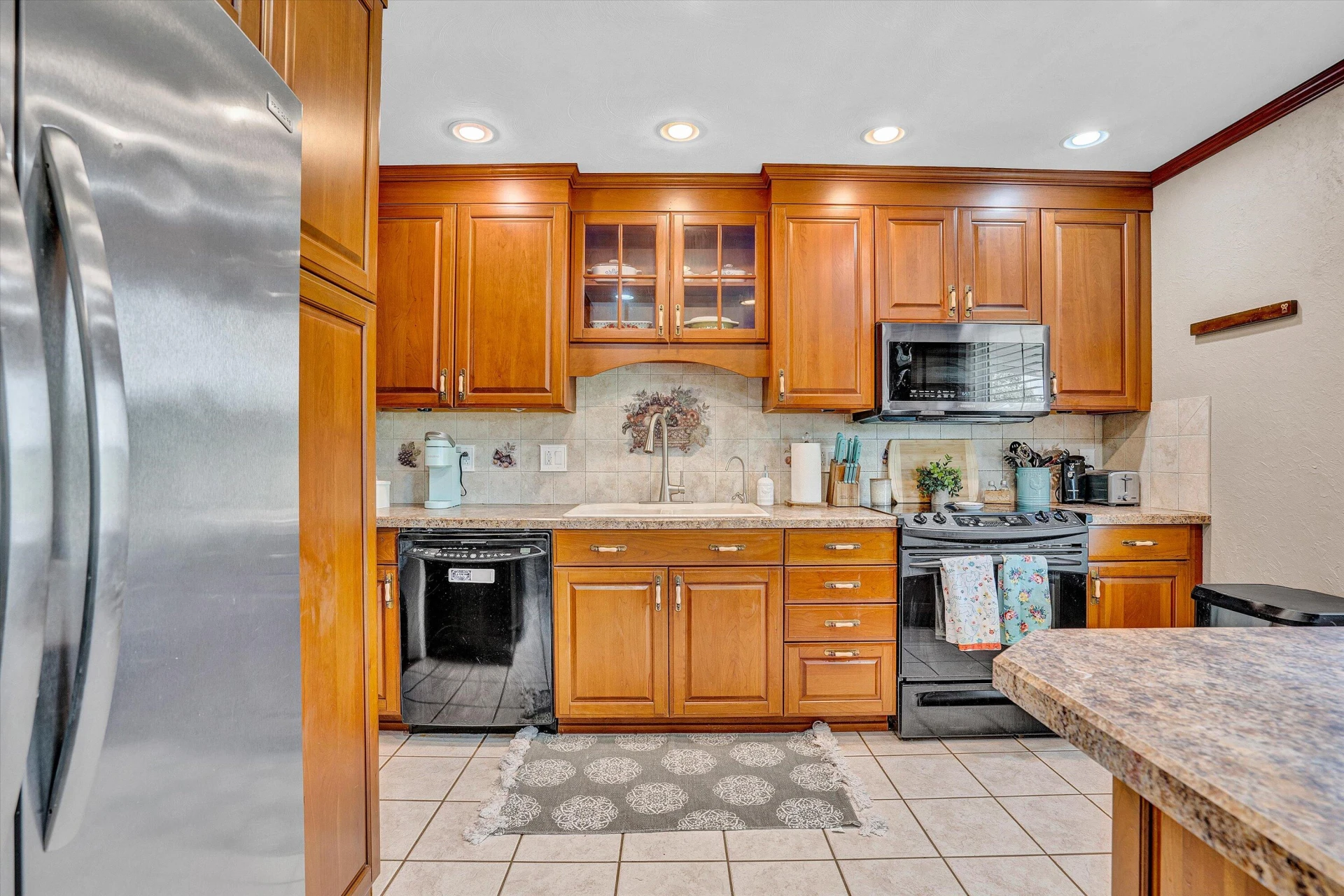 242 Woodlawn AVE - Photo 14