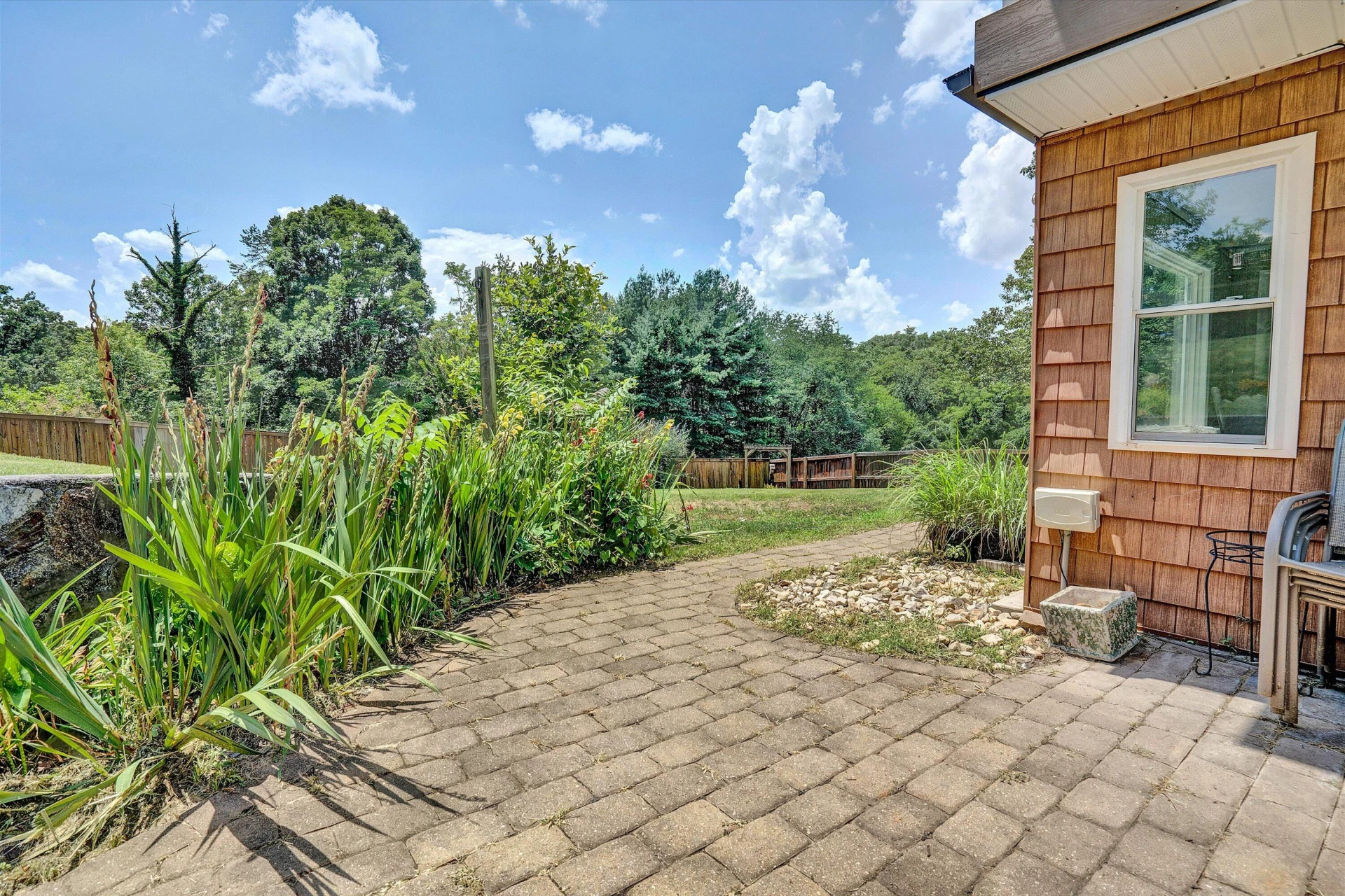 242 Woodlawn AVE - Photo 32
