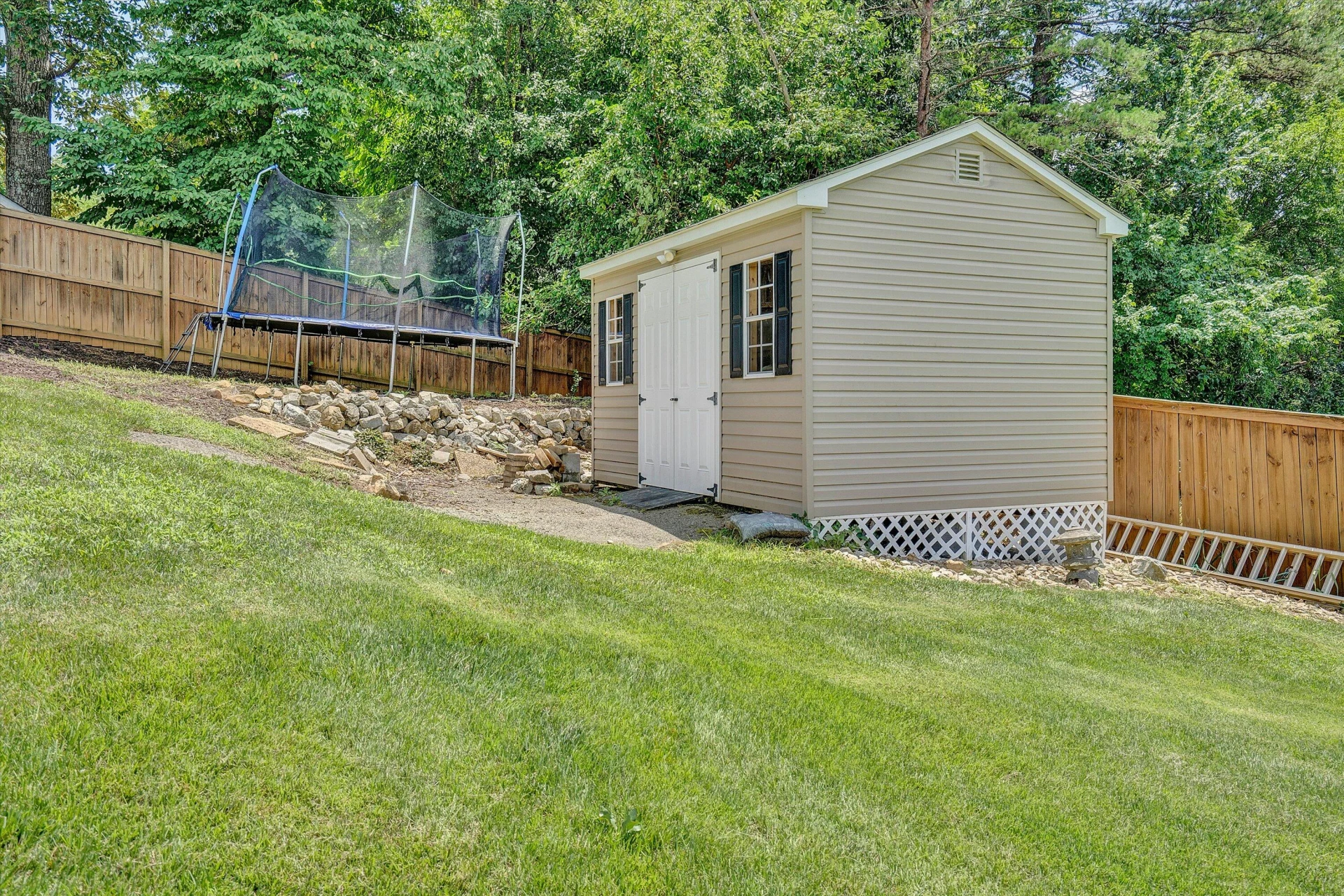 242 Woodlawn AVE - Photo 36