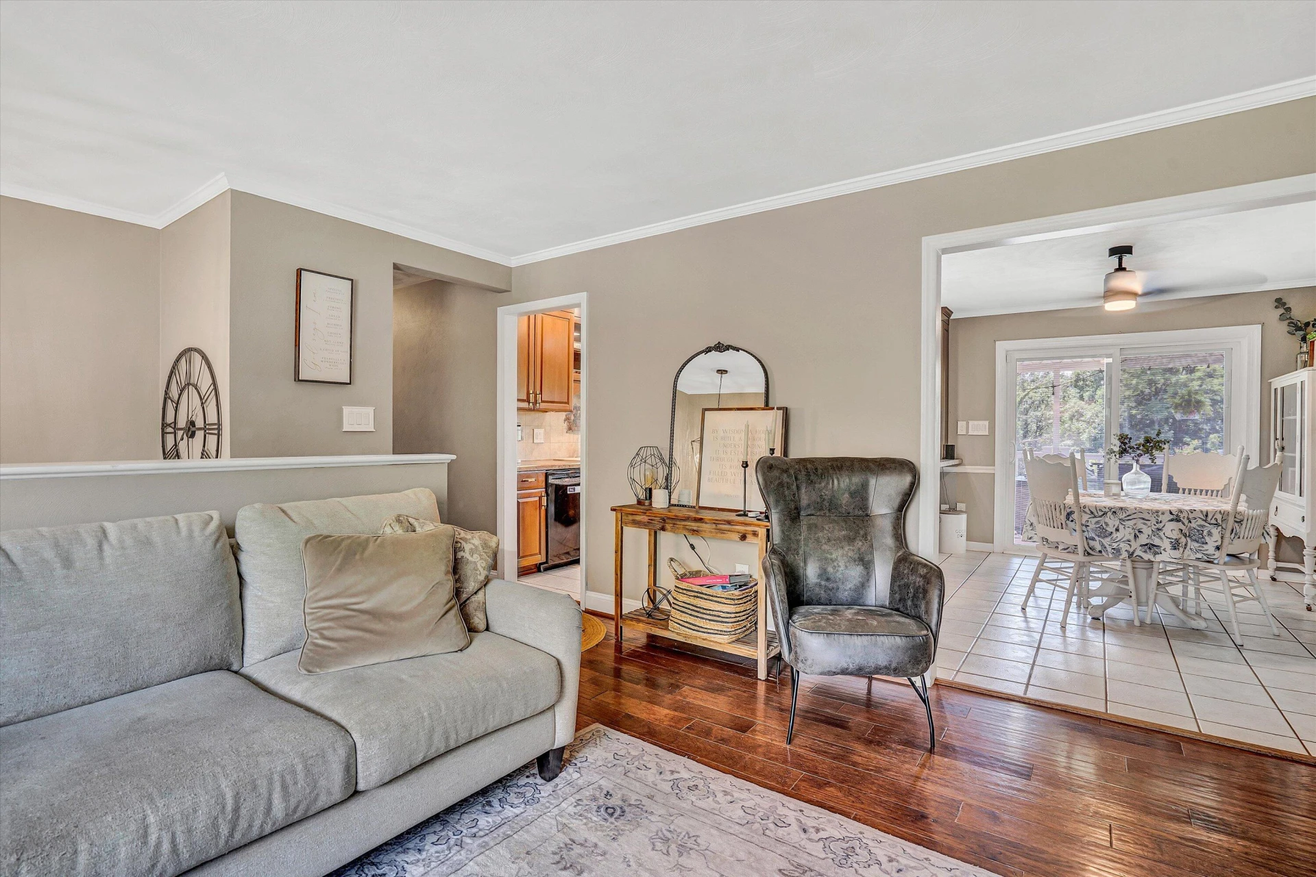 242 Woodlawn AVE - Photo 9